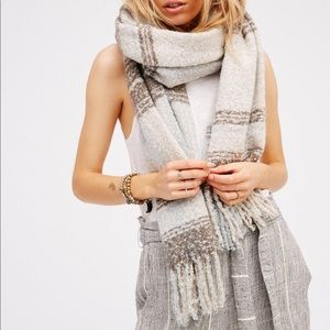 FREE PEOPLE Loveland Fringe Scarf